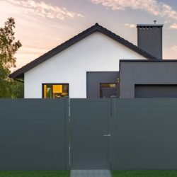 Allmänna exempel på trädgårdsstaket i aluminium