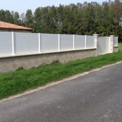 Exempel på trädgårdsstaket av aluminium i Kosovo